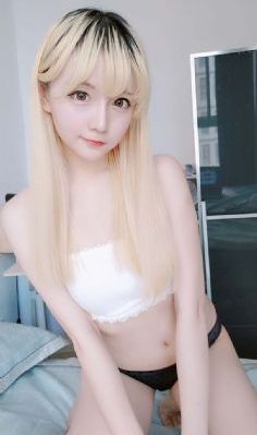 趴在厨房撅着大白屁股视频