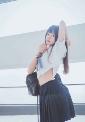 一部皇上吃宫女奶三级