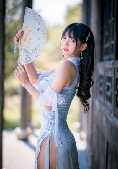 他掀开裙子舌头伸进去在线观看