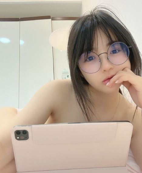 从后面挺进朋友未婚妻视频