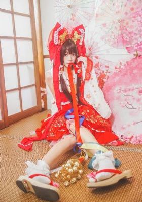 动漫女被黄漫扒衣