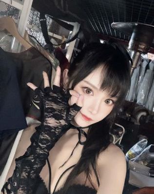 年轻的亚当