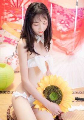 他趴在我两腿中间添得好爽在线看